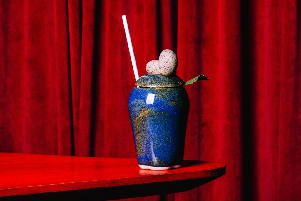 Com Gin, licor de lúpulo e borbulhante de caju, o drink Bijoux Caju traz a assinatura do italiano Fabio La pietra, embaixador do Sub | Foto: Bruno Geraldi