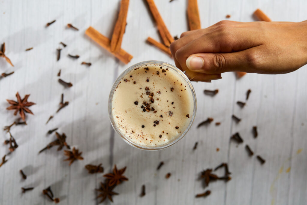 Masala Chai é servido quente ou geladono Nouzin | Foto: Rodolfo Regini