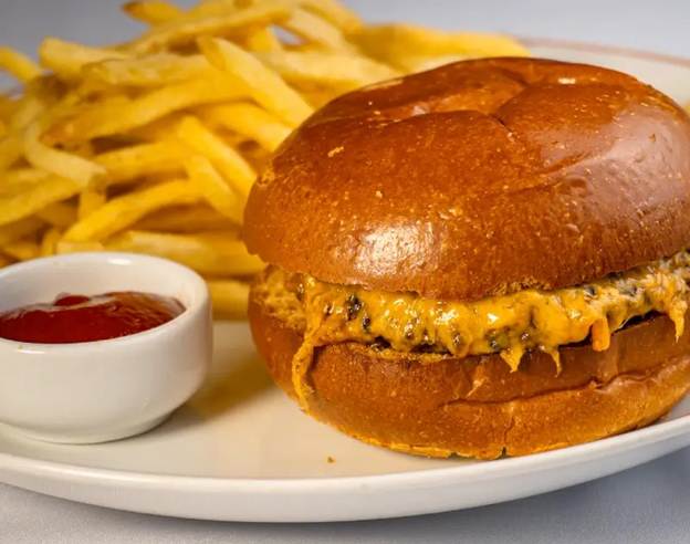 Burger Merci Brasserie | Foto: Lucas Alvim