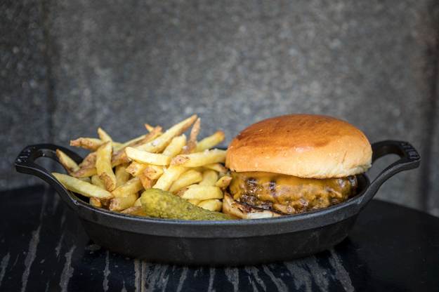 Sub Burger do SubAstor | Foto: Bruno Geraldi)