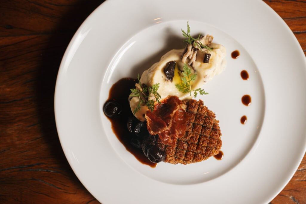 Filet mignon com crosta de jamón do Tuy Cocina | Foto: Juliana Primon