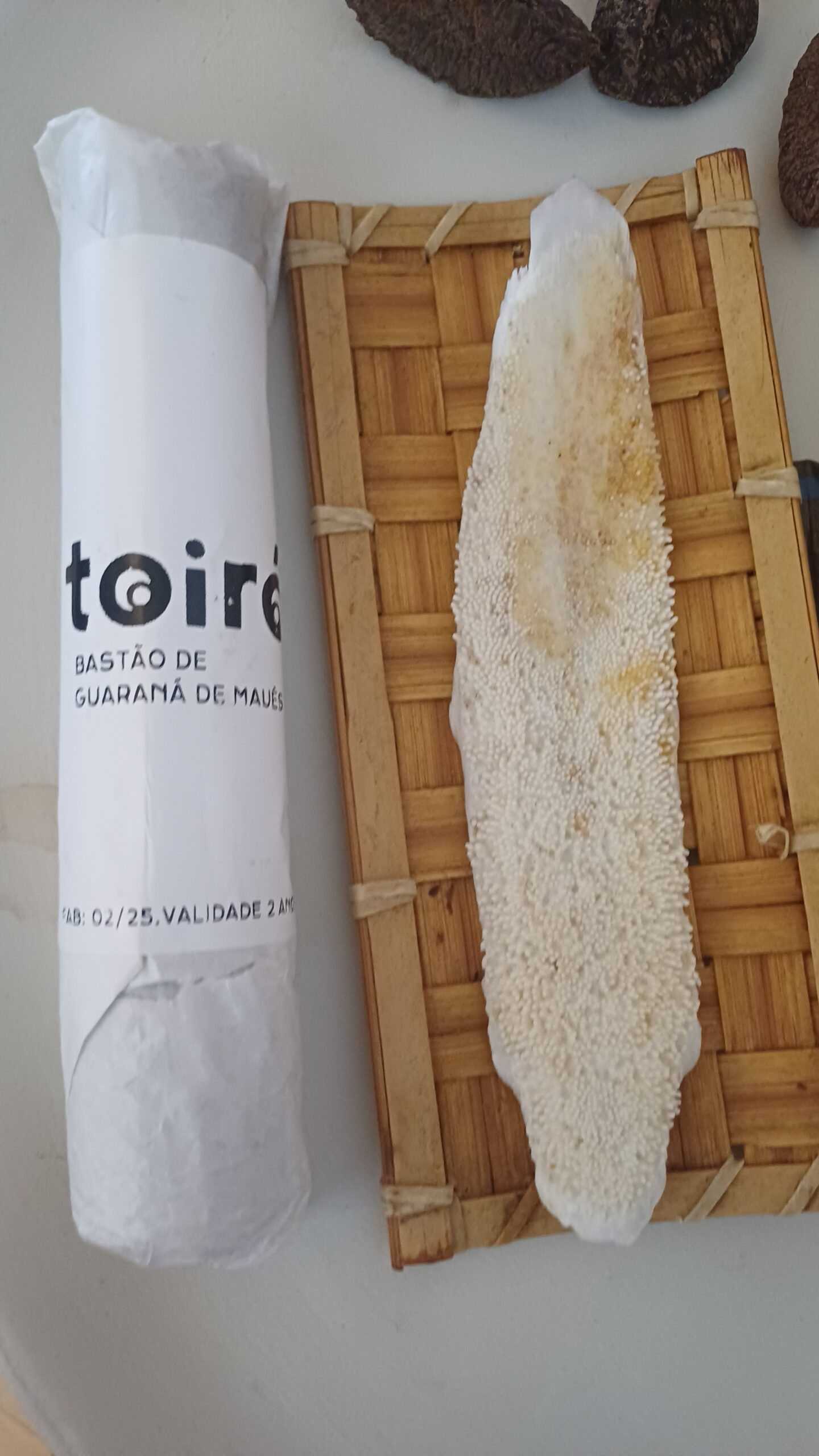 Língua do Pirarucu e bastão de Guaraná Manué | Foto: Bianca Pelliciari