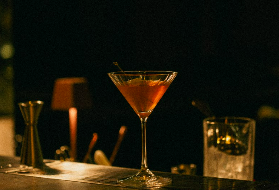 Com menu assinado pela chef Laila Radice, os petiscos e pratos do Coda foram pensados para harmonizar com a coquetelaria da casa | Foto: Divulgação