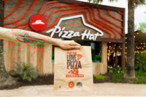 Pizza Hut desenvolveu embalagens temáticas e exclusivas para o parque | Foto: Divulgação Beto Carrero World